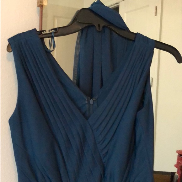 Elegant dress with waist accent - Picture 1 of 7